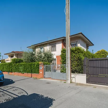 Villino Viola By Interhome * Marina di Pietrasanta