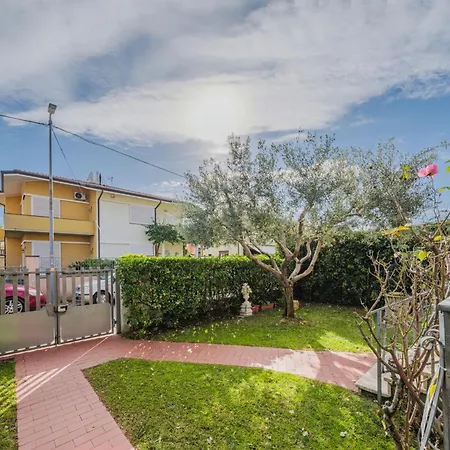 Villino Viola By Interhome * Marina di Pietrasanta