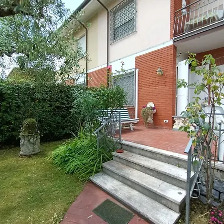 Villino Viola By Interhome * Marina di Pietrasanta
